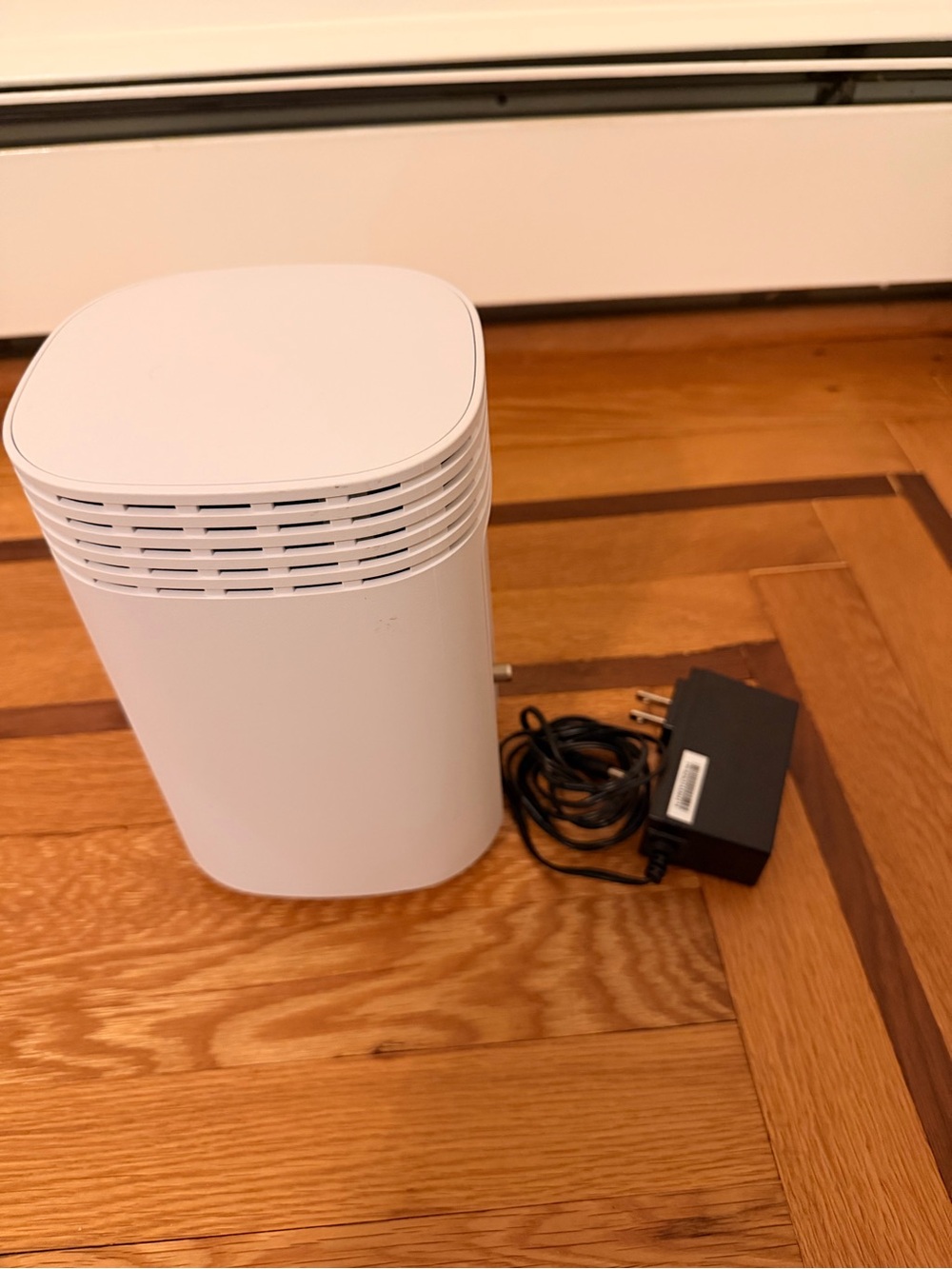 Verizon White Home Wi‑Fi Router / Network Extender - Picture 3 of 3